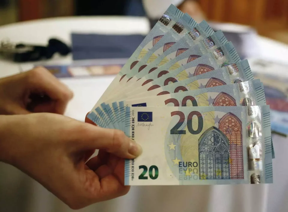 Money Euro R 1536x1131